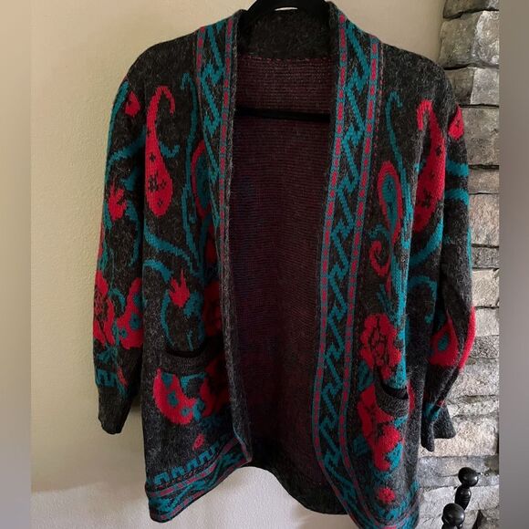 Unbranded wool cardigan with floral pattern, two front pockets, ribbed cuffs. - Picture 4 of 7